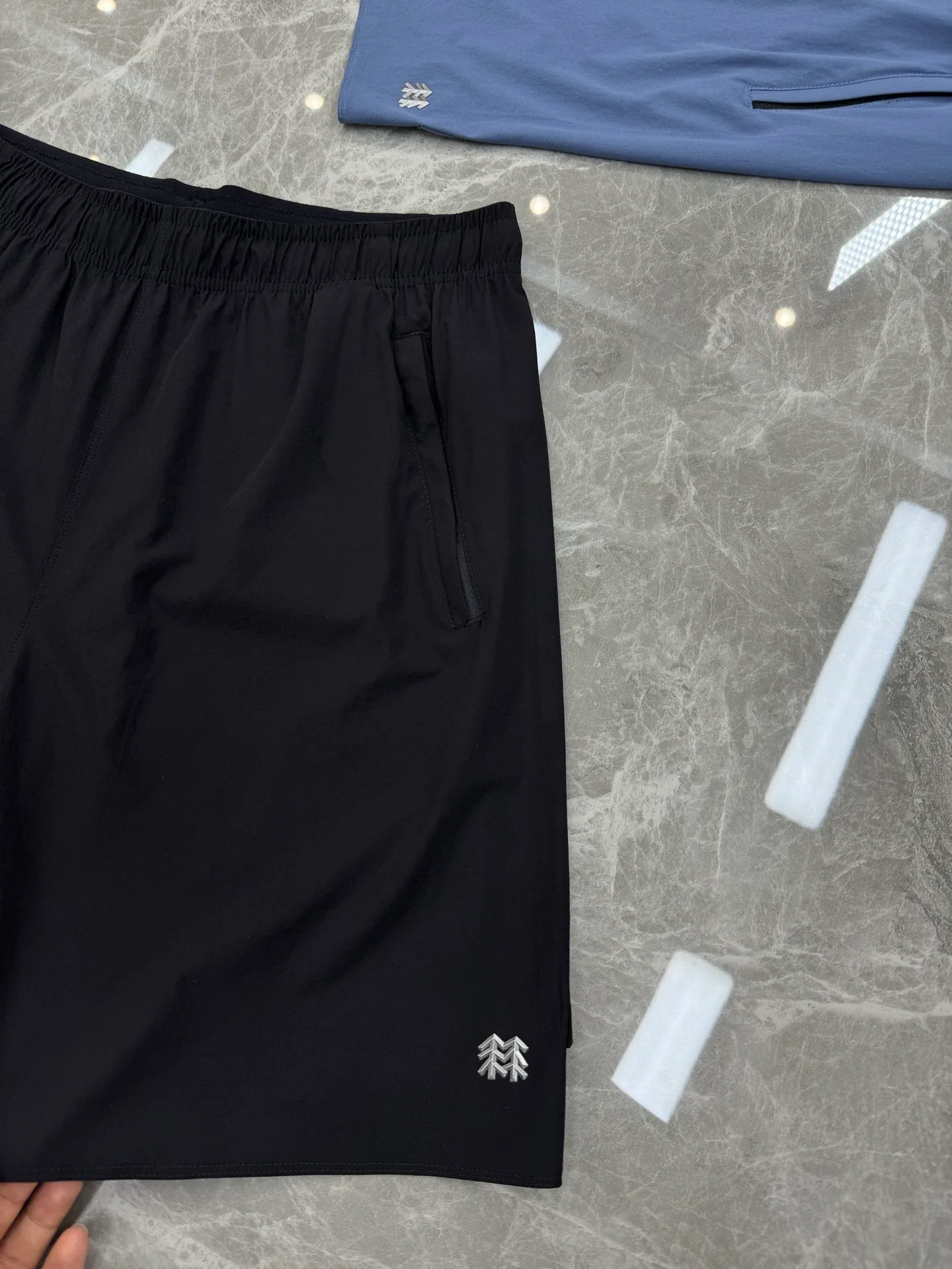 195 ⚜️ KOLON SPORT KOLON outdoor quick-drying sports and casual shorts. Recommended for high order! The material of these shorts is soft, keeping you cool and comfortable even on hot summer days. The fabric is lightweight, durable and super silky! Super elastic! It’s really super good-looking and easy to wear! The styles and colors are very rich, whether you are going to the mountains or the sea or on the city streets, they can meet your dressing needs ~ The king of outdoor Versatile, loose version. Let you do whatever you want! Color: Black.Blue.Gray.Sizes: M-3XL (175/140 pounds recommended L) Black off 3xl